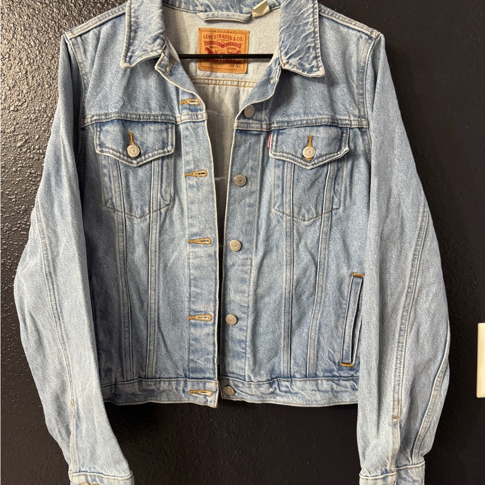 Vintage 90s Levi's Light Wash Denim Jean Jacket - Classic Blue